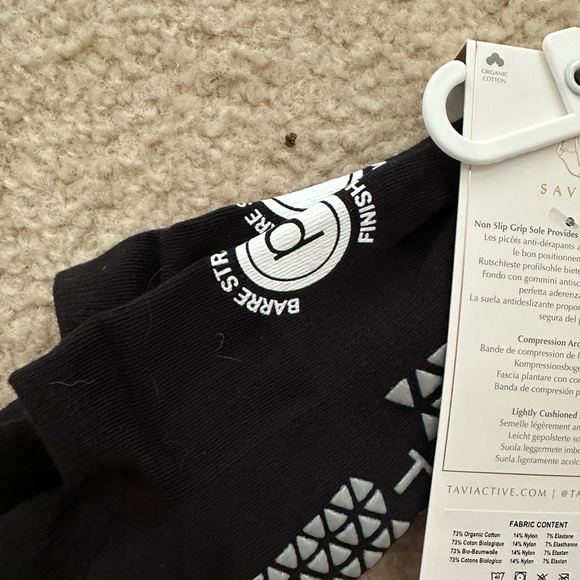 NWT pure barre barre stronger finisher challenge sticky socks medium black - Picture 2 of 2